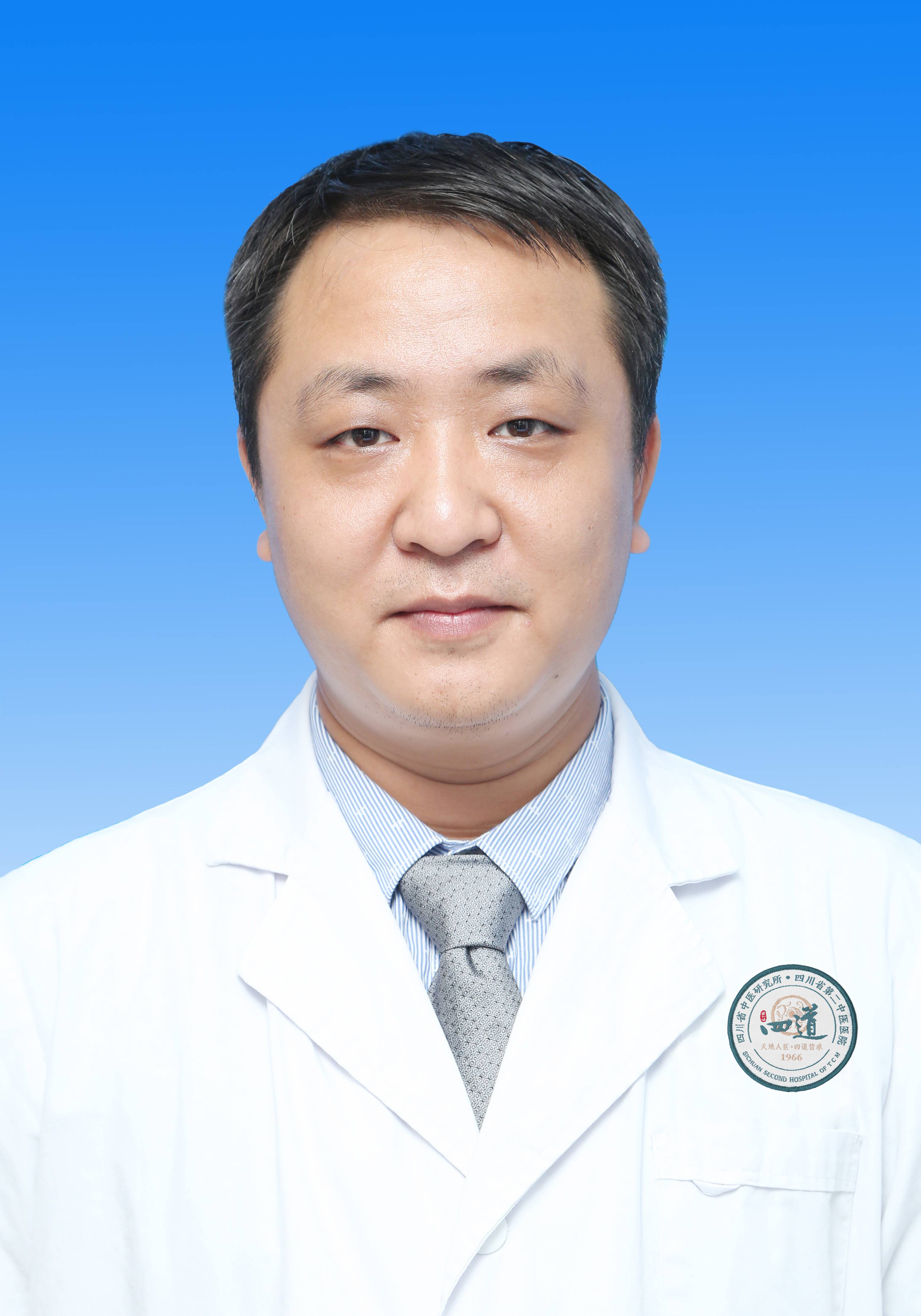 李伟(1).jpg 李伟(1).jpg